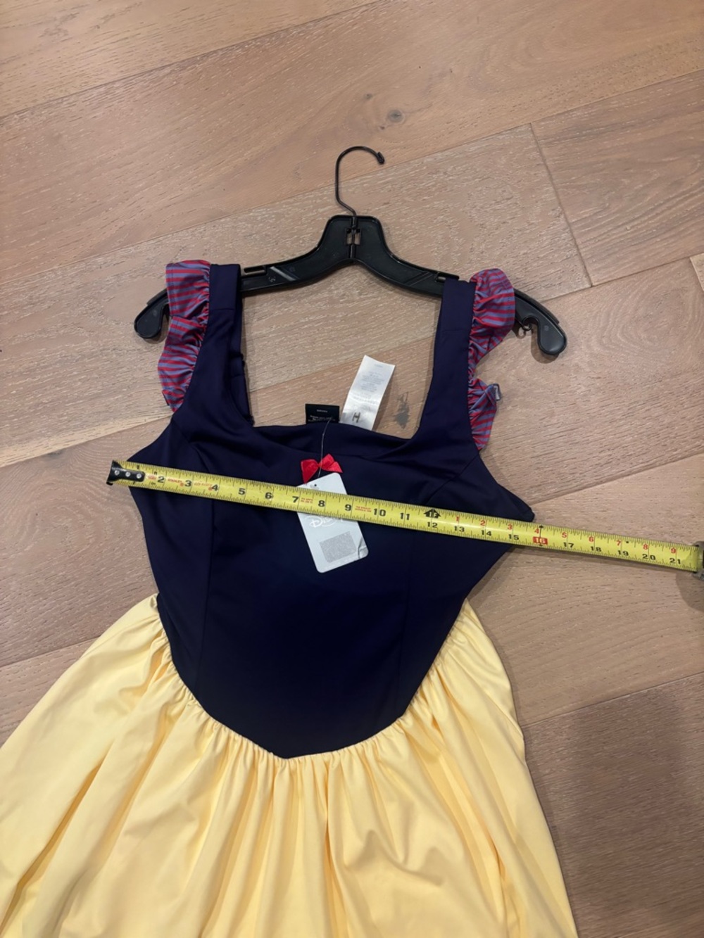 Disney Her Universe Women’s Snow White Athletic Dress Medium NWT NEW W/ Shorts - Picture 11 of 13